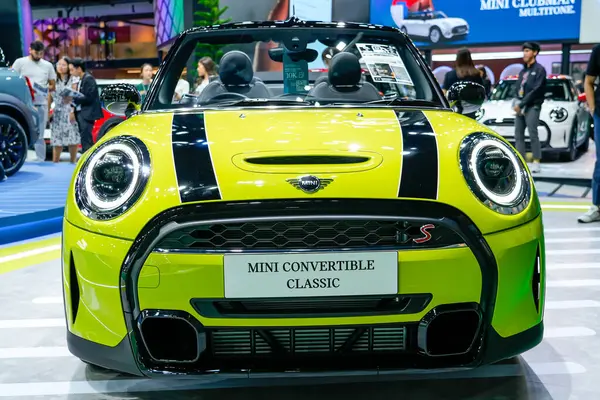 Lichtgroene Mini Cooper Convertible Tentoonstelling 45E Bangkok International Motor Show — Stockfoto