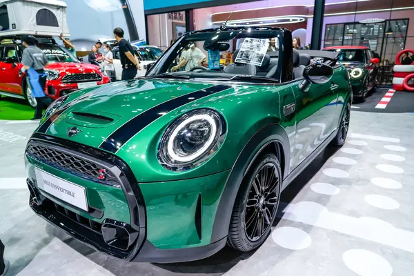 Green Mini Cooper Exposición Convertible 45º Salón Internacional Del Automóvil —  Fotos de Stock