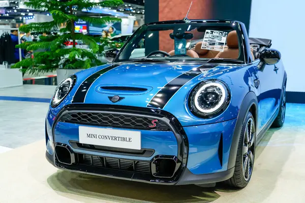 Blue Mini Cooper Exposición Convertible 45º Salón Internacional Del Automóvil —  Fotos de Stock