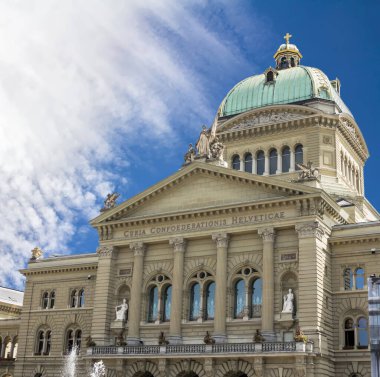 Bern, İsviçre, 2 Temmuz 2019. İsviçre, Bern 'deki Parlamento Binası. İsviçre Parlamentosu 'nun koltuğu. İsviçre federal hükümet karargahı. Ulusal Konsey