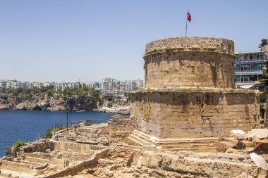 Antalya 'nın tarihi kent merkezine bağlı Hidirlik Kulesi