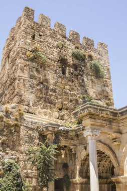 Antalya, Türkiye: Antalya eski kentinde Hadrian Kapısı manzarası