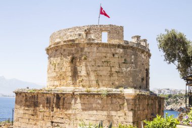 Antalya 'nın tarihi kent merkezine bağlı Hidirlik Kulesi