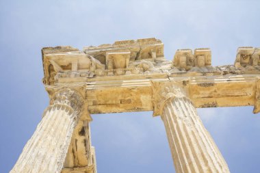 Antalya 'daki Apollo Tapınağı. Eski tapınağın kalıntıları..