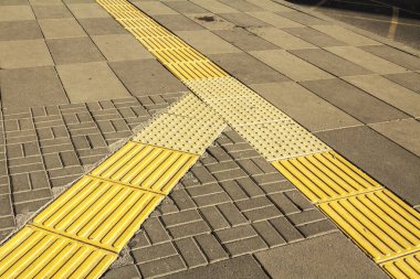 Körlemesine engeller için dokunaklı kaldırım