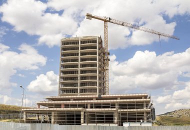 Vinçli inşaat alanı