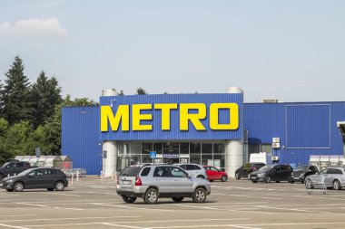 Bükreş, Romanya: METRO Cash and Carry center. METRO CC toptan mağaza tabelaları