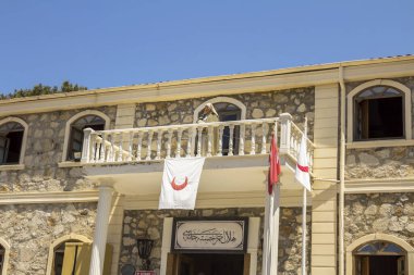 Çanakkale, Türkiye: Anakkale Şehitlik Müzesi (Hilal-i Ahmer) Eceabat-Altepe köyünde yer almaktadır. Anakkale Savaşı ile ilgili eşyalar müzede sergileniyor..