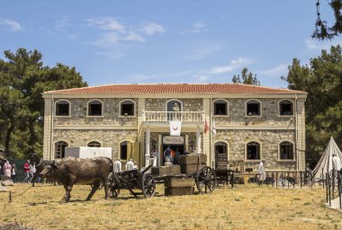 Çanakkale, Türkiye: Anakkale Şehitlik Müzesi (Hilal-i Ahmer) Eceabat-Altepe köyünde yer almaktadır. Anakkale Savaşı ile ilgili eşyalar müzede sergileniyor..