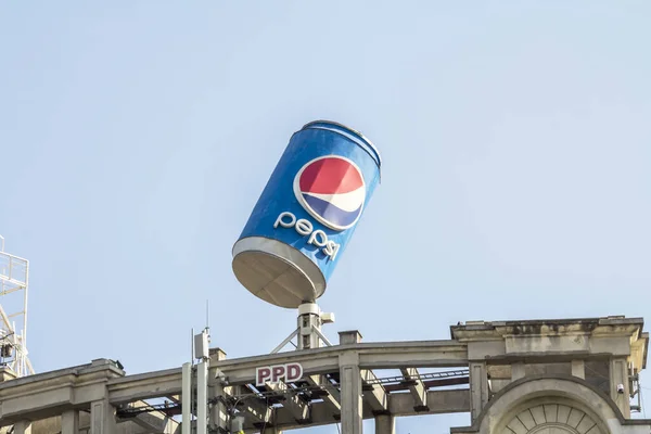 Bucarest Roumanie Images Boîte Conserve Bouteille Métal Goût Léger Pepsi Image En Vente