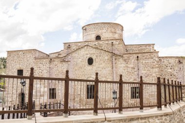 Hagia Elenia Kilisesi, Sille mahallesinde, Yunan köyü olarak da bilinir. Anadolu 'daki ilk kiliselerden biri olarak bilinir. Yerel ve yabancı turistlere açıktır..