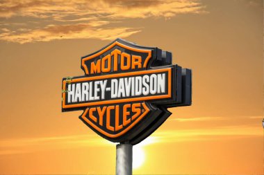 Bükreş, Romanya: Harley-Davidson imza ve logo. Harley Davidson, Inc., Amerikalı motosiklet üreticisi..