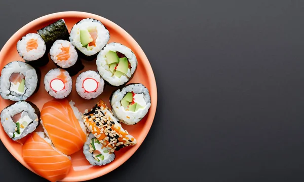Typisk Japansk Maträtt Framgång Över Hela Världen Sushi Ett Svart Stockfoto