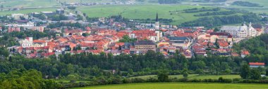 Levoca, Slovakya 'nın Preshov bölgesinde bir kasabadır. Kasabanın tarihi bir merkezi ve iyi korunmuş bir kasaba duvarı var..