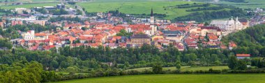 Levoca, Slovakya 'nın Preshov bölgesinde bir kasabadır. Kasabanın tarihi bir merkezi ve iyi korunmuş bir kasaba duvarı var..