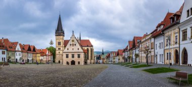 Bardejov, Slovakya 'nın en Gotik kasabalarından biridir. Merkezinde bir dizi tarihi bina bulunur..