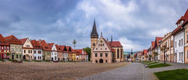 Bardejov, Slovakya 'nın en Gotik kasabalarından biridir. Merkezinde bir dizi tarihi bina bulunur..