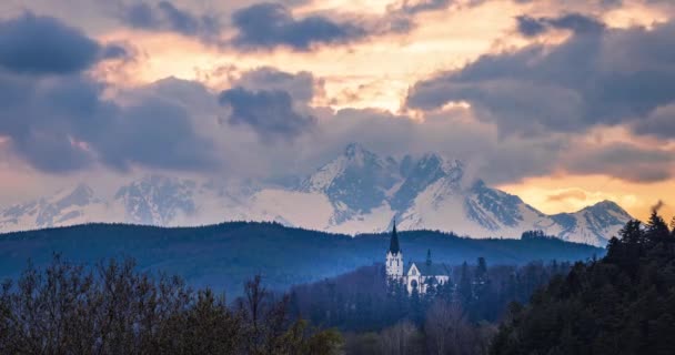 Uitzicht Basiliek Van Maagd Maria Levoca Hoge Tatra Achtergrond Verval — Stockvideo
