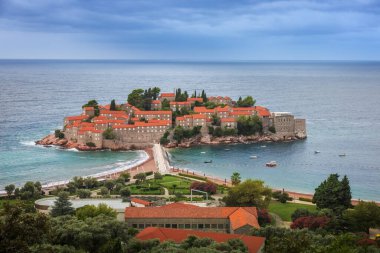 Sveti Stefan, Karadağ 'ın Adriyatik kıyısında Budva Belediyesine bağlı bir kasabadır.