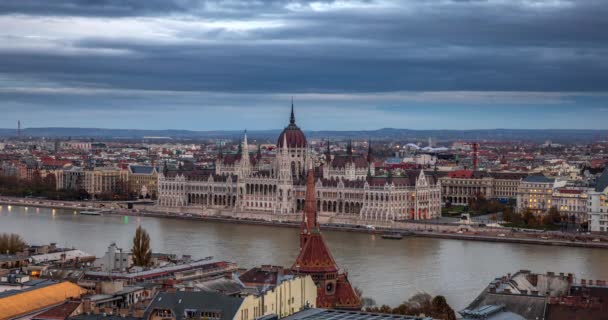 Verlichting Van Het Parlementsgebouw Boedapest Inschakelen Het Verstrijken Van Zonsondergang — Stockvideo