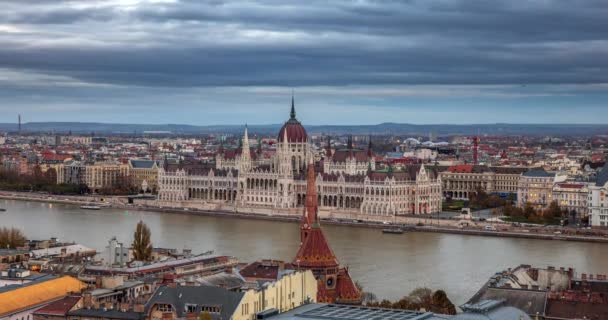 Włączanie Oświetlenia Budynku Parlamentu Budapeszcie Zachodzie Słońca — Wideo stockowe