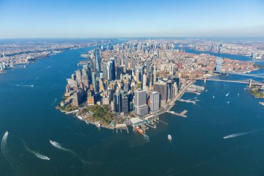 Manhattan 'a bak. Helikopterden New York silueti yükseliyor. 