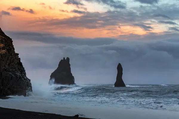 stock image Sea cliffs at the black volcanic beach in Vik