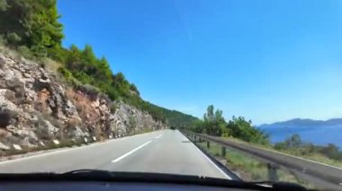 Bosna ve Hercegovina 'daki Sutjeska Milli Parkı' nda Karadağ sınırında araba sürerken 