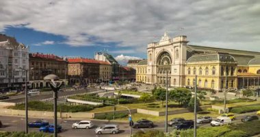 Budapeşte, Macaristan - 29 Mayıs 2025: Budapeşte Keleti istasyonu Budapeşte, Macaristan 'daki ana uluslararası ve şehirler arası demiryolu terminali.. 
