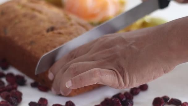 Yaban Mersinli Ekmek Dilimliyorum Kurutulmuş Yaban Mersinli Portakal Aromalı Hızlı — Stok video