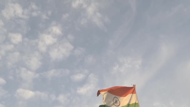Bandera Nacional Tres Colores India Izada Una Alta Encuesta Frente — Vídeo de stock