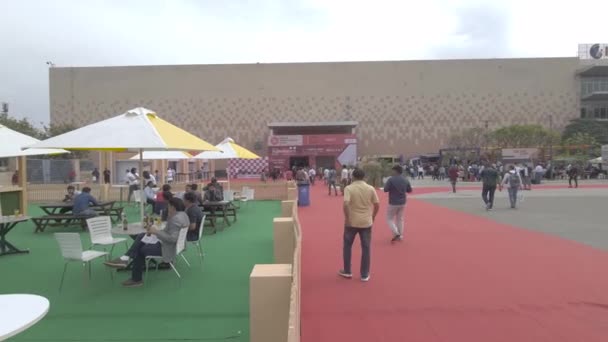 Delhi India April 2023 People Walking Entrance Mattrestech Popular Exhibition — Stock Video