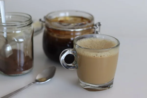 Filtrować Kawę Słodzoną Syropem Jagi Palmowej Zdrowy Sposób Parzenia Kawy — Zdjęcie stockowe