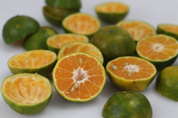 Половина Нарезанных Апельсинов Нагпур Вместе Миской Черных Семян Чиа Нагпур — стоковое фото