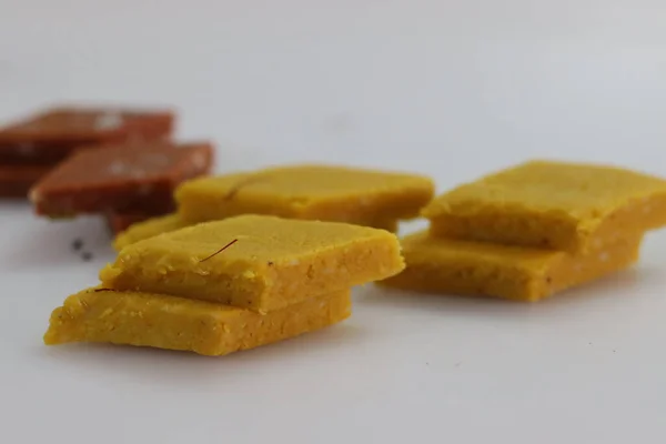 Kesar Barfi Pyszne Aromatyczne Słodycze Wytwarzane Przez Gotowanie Mleka Proszku — Zdjęcie stockowe