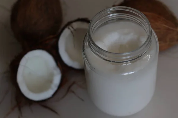 Gefrorenes Kokosöl Einer Glasflasche Aus Dem Kühlschrank Kokosöl Ist Ein — Stockfoto