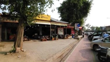 Chandigarh, 26 Haziran 2024. Mobilya dükkanları, 53. Bölge, Yeni Mobilya Pazarı, Madanpura Yolu, Mobilya Pazarı yakınlarındaki yerel ihtiyaçları karşılıyor. Çeşitli mobilya seçenekleri için hareketli bir merkez