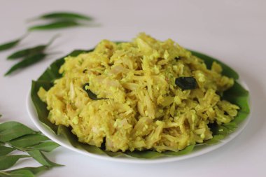 Chakka Puzhukku, Chakka Vevichathu. Kerala tabağı buğulanmış hindistan cevizi, zerdeçal ve baharatlarla yapıldı. Hafif tatlı, tuzlu, lifli, sindirime yardım eden ve bağışıklığı güçlendiren.