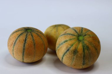 Madhu miskkavunlarının tamamı kavun ya da kabuklu ağ ve yeşil şeritli kharbooja olarak da adlandırılır. Sağlıklı beslenme, tropikal yemekler ve yemek görselleri için mükemmel kokulu bir Hint yaz meyvesi.