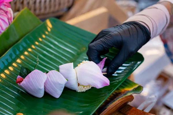 Miang Kham Wrapped Lotus Petals Gloved Hands Carefully Craft Miang — Stock Photo, Image