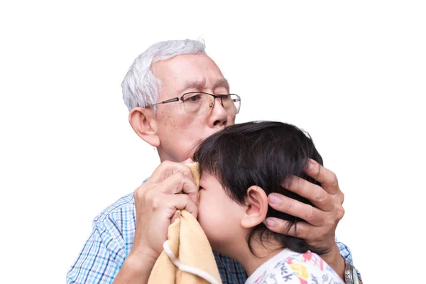 Kakek Menangis Anak Dengan Perawatan Seorang Pria Tua Berkacamata Menghibur Stok Foto Bebas Royalti