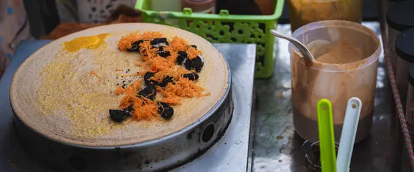 stock image Japanese crepes made from a flat round oven, filled with fillings such as foi thong and raisins. Simplified Thai style desserts. Street food in Bangkok, Thailand.