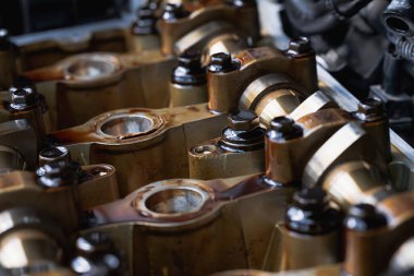 Silindir baş yanmalı, şaftlı motor, otomotiv onarımı.