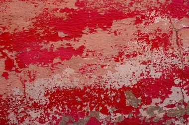 Kırmızıya boyanmış, eski, harap olmuş beton bir duvarın görüntüsüyle, zamanla çatlamış boyayla boyanmış. Duvar kâğıdı ve tasarım için kullanılabilir                                                
