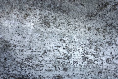 Arka planda eski gri beton alçılı bir duvar resmi var. Duvar kâğıdı ve tasarım için kullanılabilir     