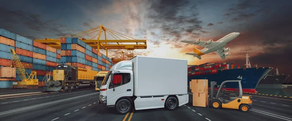 Logistiek Vervoer Van Containerschepen Vrachtvliegtuigen Met Brugkraan Scheepswerf — Stockfoto