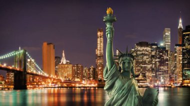 Büyük bir şehrin arka planında Amerika 'nın Özgürlük Heykeli Gece3D tasvirleri ve illüstrasyonları.