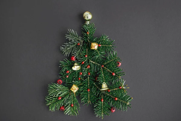 Χριστουγεννιάτικο Δέντρο Έννοια Χειμερινές Διακοπές Κομψό Χριστουγεννιάτικο Δέντρο Από Κλαδιά — Φωτογραφία Αρχείου