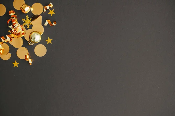 Новым Годом Рождеством Современная Квартира Отдыха Лежала Золотой Безделушкой Конфетти — стоковое фото