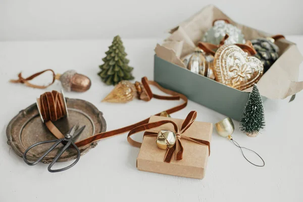 Merry Christmas Stylish Christmas Vintage Ornaments Gift Ribbon Scissors Rustic — Stock Photo, Image